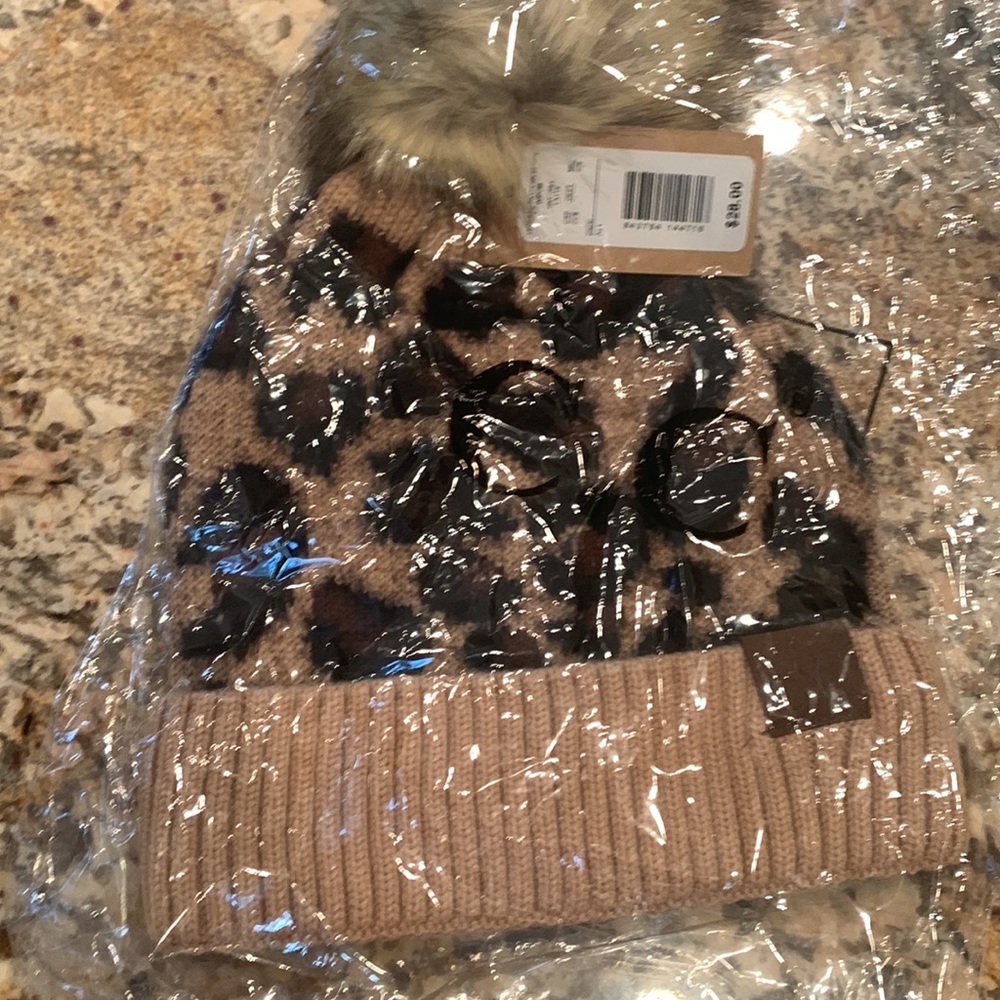 Women's C.C Leopard Cuff Pom Beanie New in the Package Retail $28 - Picture 2 of 3